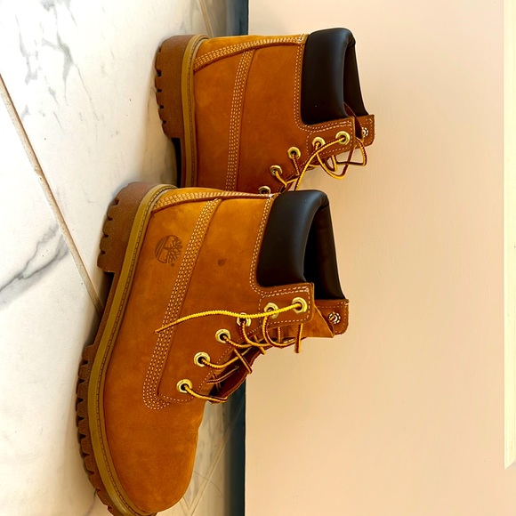 #Timberland boots size 5 used. Great condition have some minor stain - Picture 1 of 5